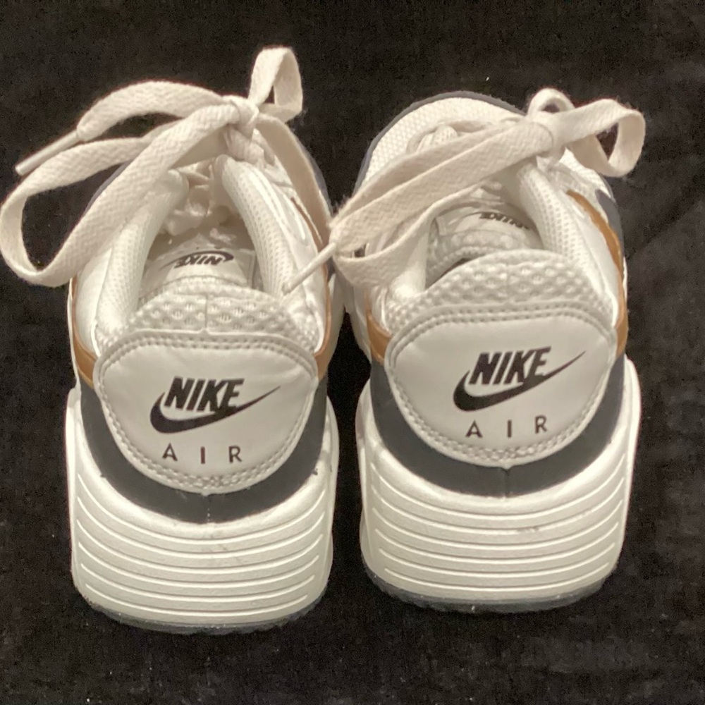 Nike White Textured Sneakers - Picture 4 of 5
